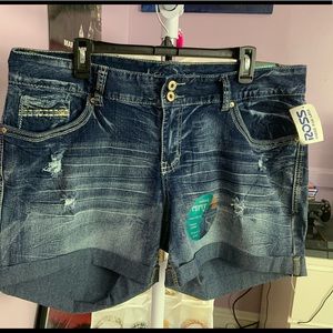 DENIM SHORTS SIZE 18 BY ARIYA JEANS